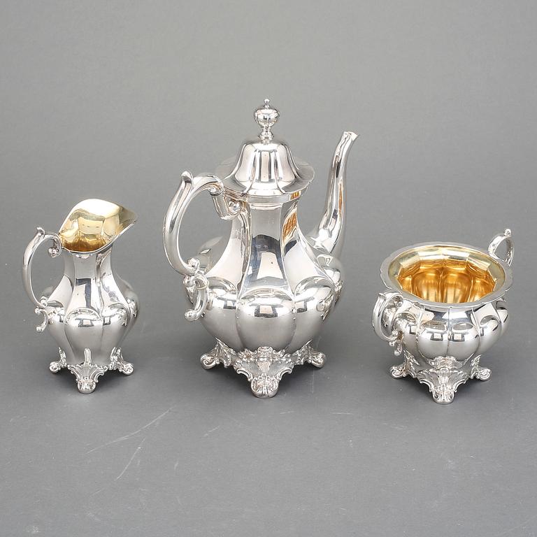 KAFFESERVIS, 3 delar, silver, C G Hallberg, Stockholm, 1946. Total vikt ca 1068 gram.