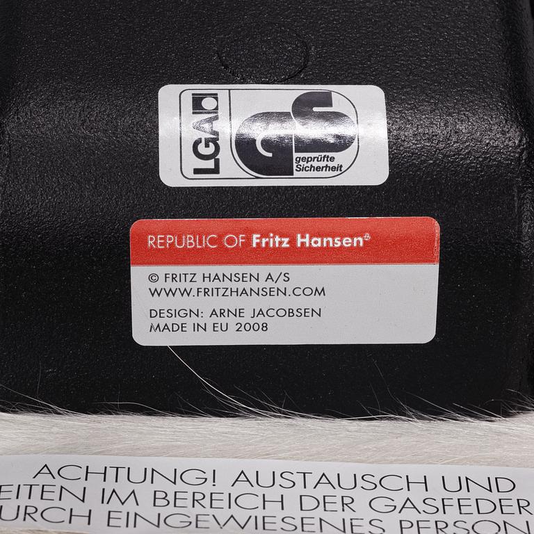 Arne Jacobsen, an 'Oxford' chair, Republic of Fritz Hansen, dated 2008.