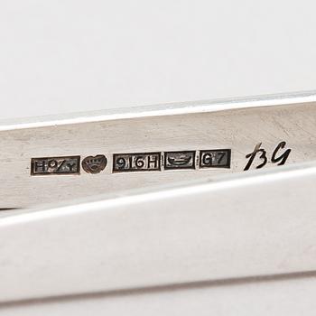 Bertel Gardberg, sockertång, sockerskål och gräddsnäcka, silver 916 och 925, Helsingfors 1960 och Åbo 1970.