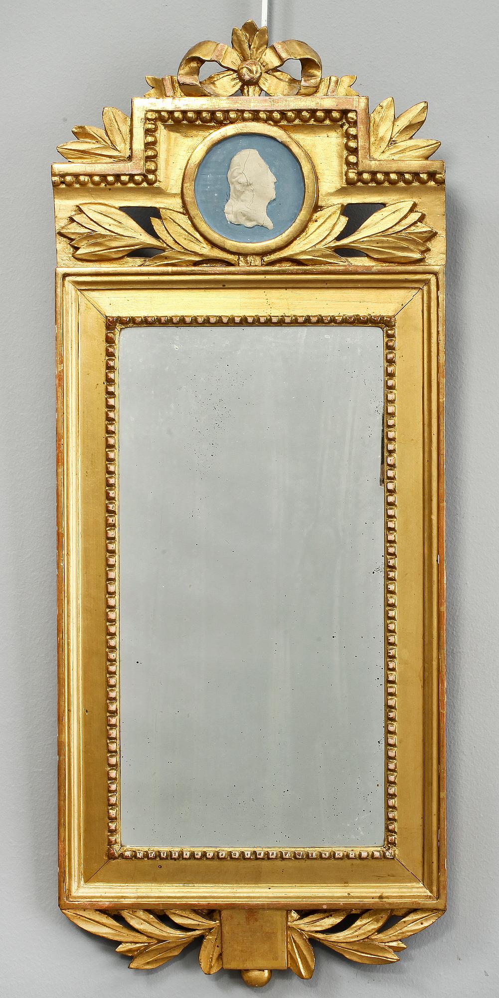 SPEGEL, gustaviansk, omkring sekelskiftet 1800.