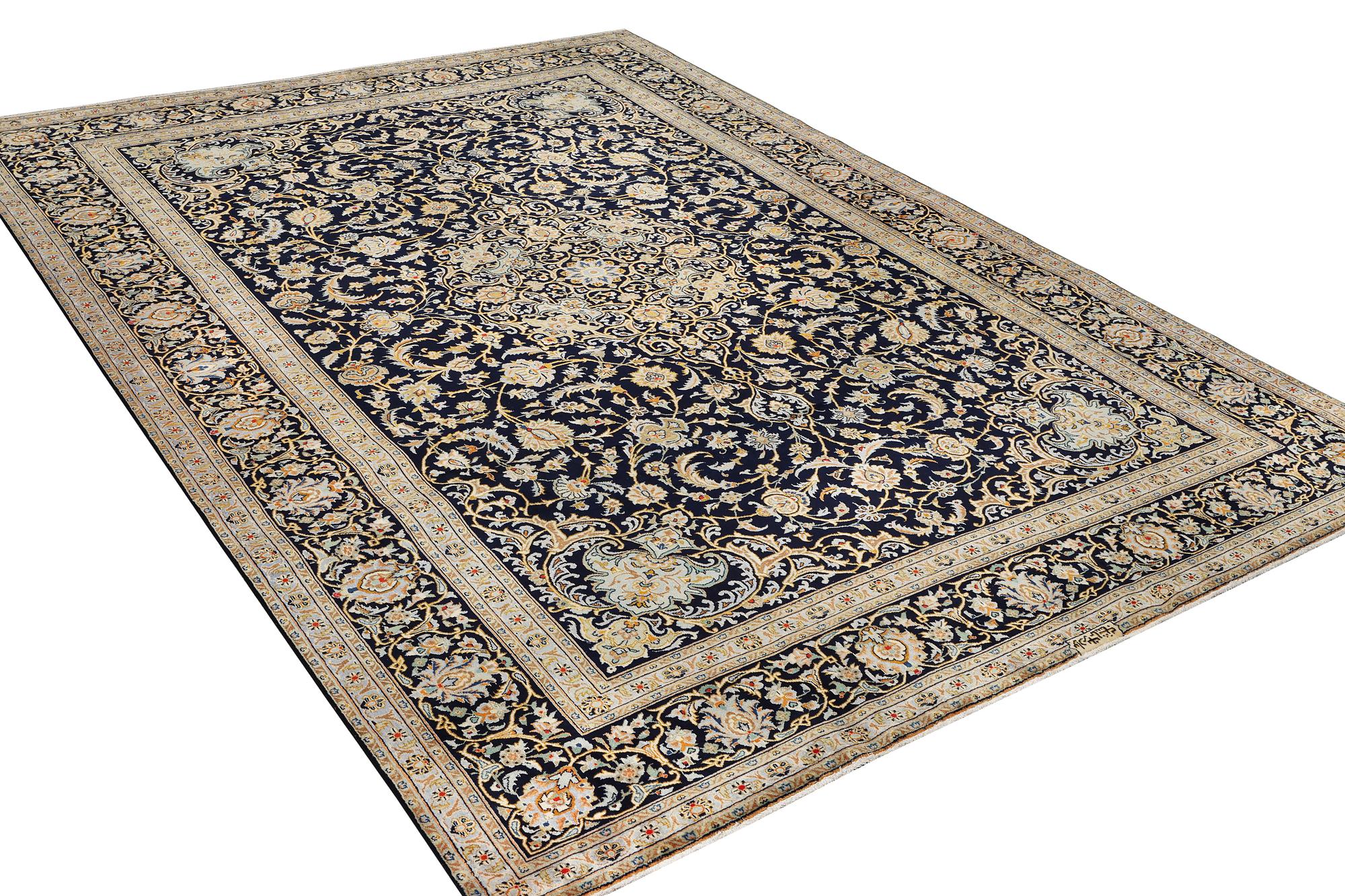Matta, Keshan, ca. 376 x 266 cm.