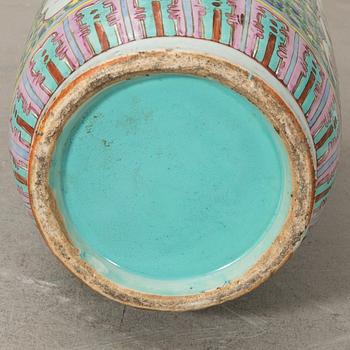 Floor vase China Canton around 1900 porcelain.