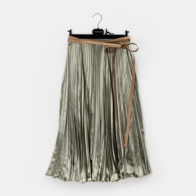 Valentino, a pleated velvet skirt, size 38.