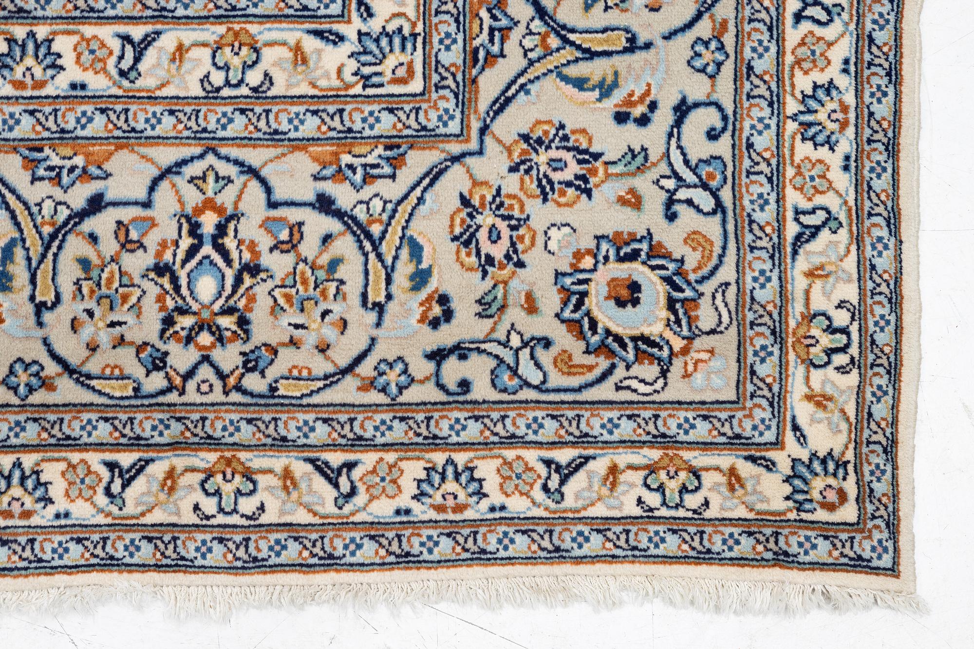 Matta, Keshan, ca 408 x 392 cm.