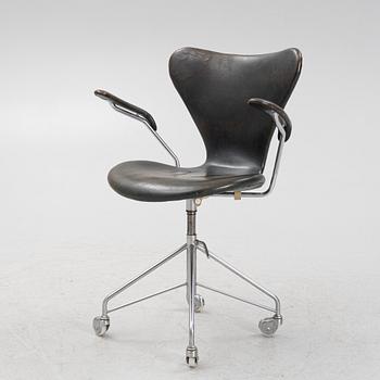 Arne Jacobsen, skrivbordsstol, "Sjuan", Fritz Hansen, Danmark 1970.