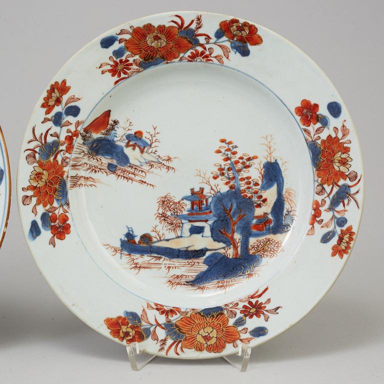 Three Chinese imari porcelain plates, Qing dynasty, 18th century.