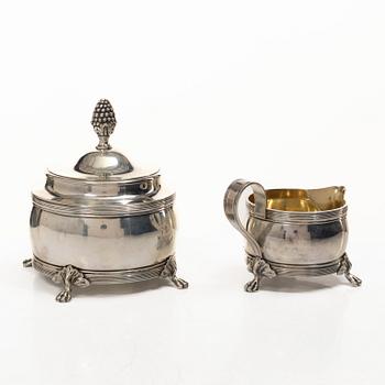 Wiwen Nilsson, Sockerskål med lock samt gräddkanna, silver, Anders Nilsson, Lund 1935.