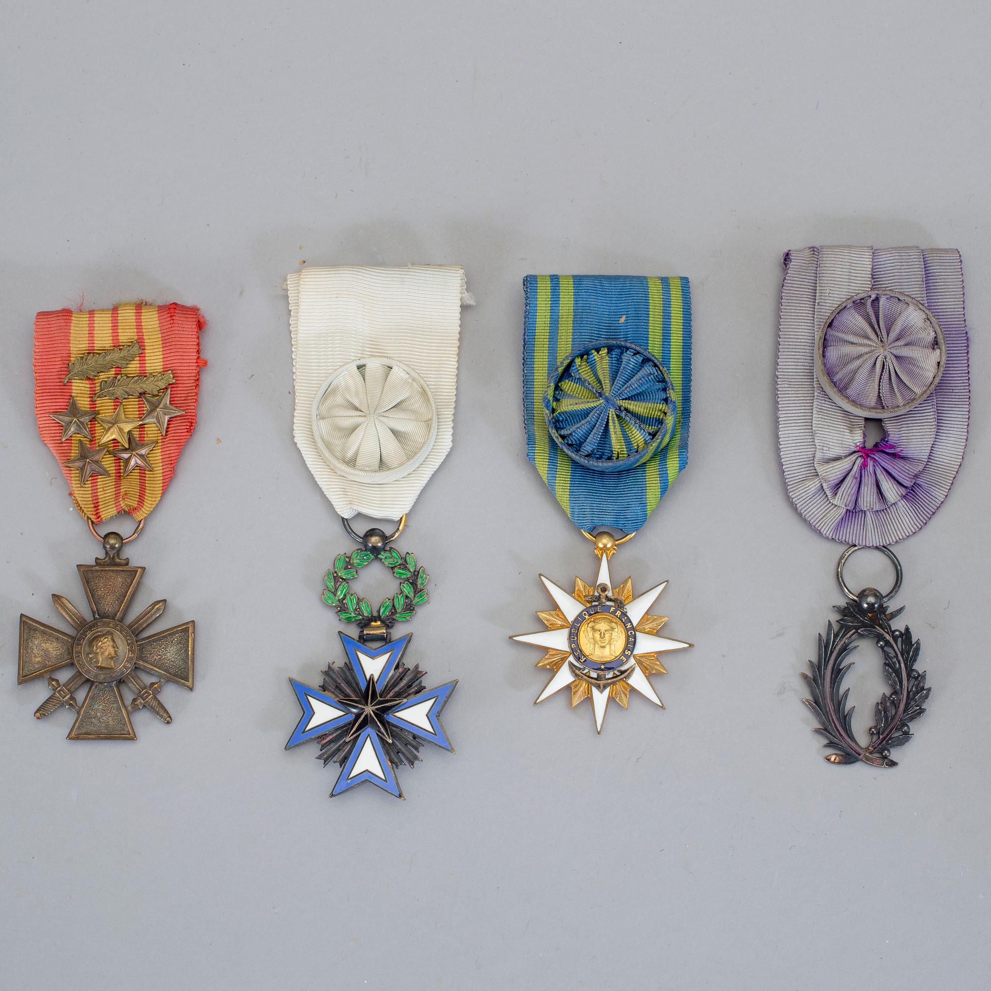 FRANSKA ORDNAR OCH MEDALJER, 4 st, bla Order of the Black Star, Benin.