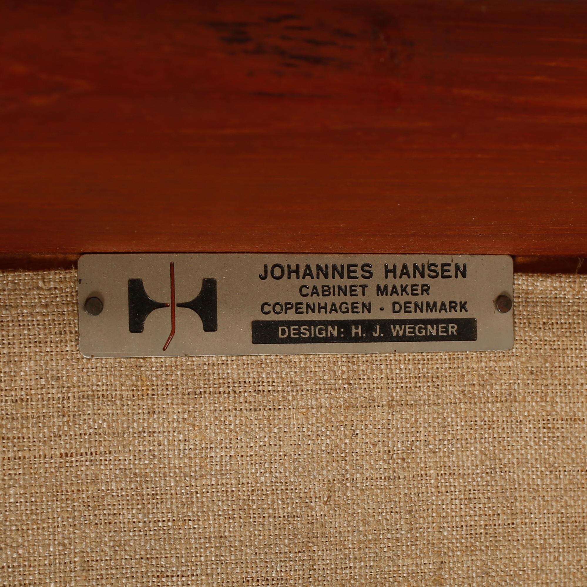 KARMSTOLAR, ett par, Hans J. Wegner, Johannes Hansen, 1900-talets andra hälft.