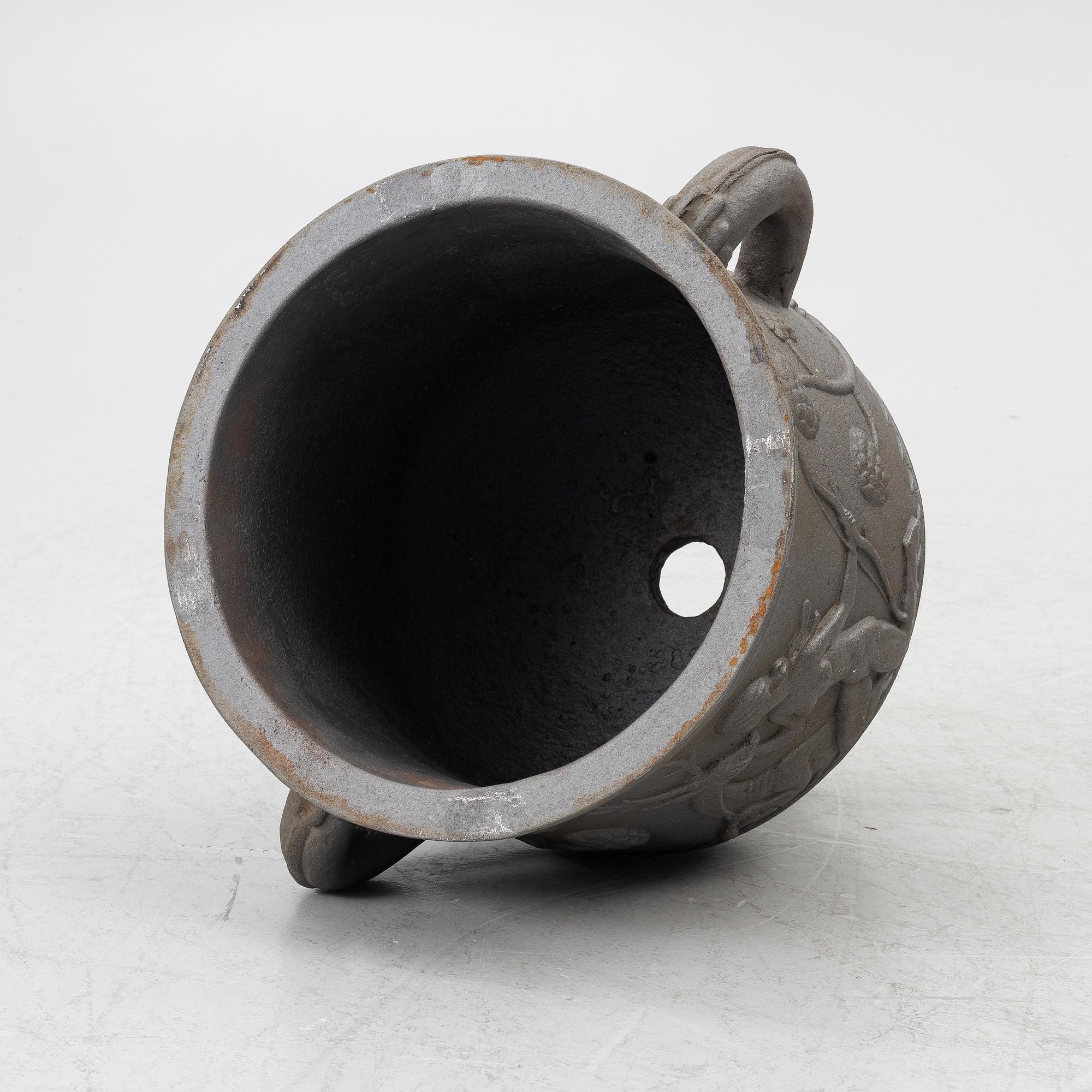 Ivar Johnsson, Garden urn, "Diana urn", Näfveqvarn Works, 1920s.