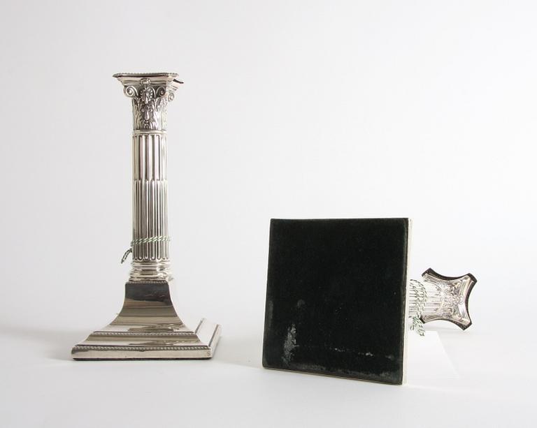 LJUSSTAKAR, ett par, silver, England Sheffield 1918.