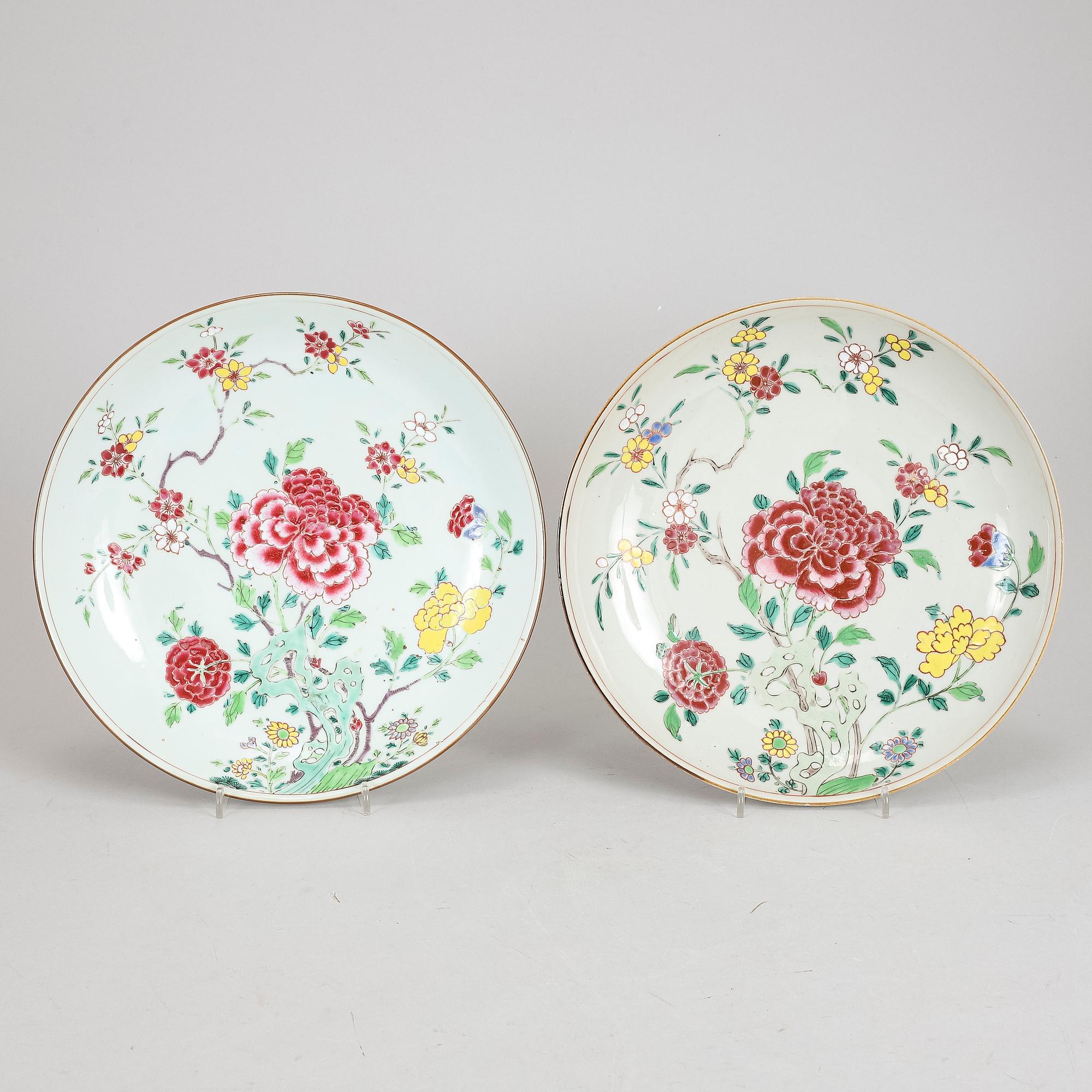 A pair of famille rose dishes, Qing dynasty, Qianlong (1736-95).
