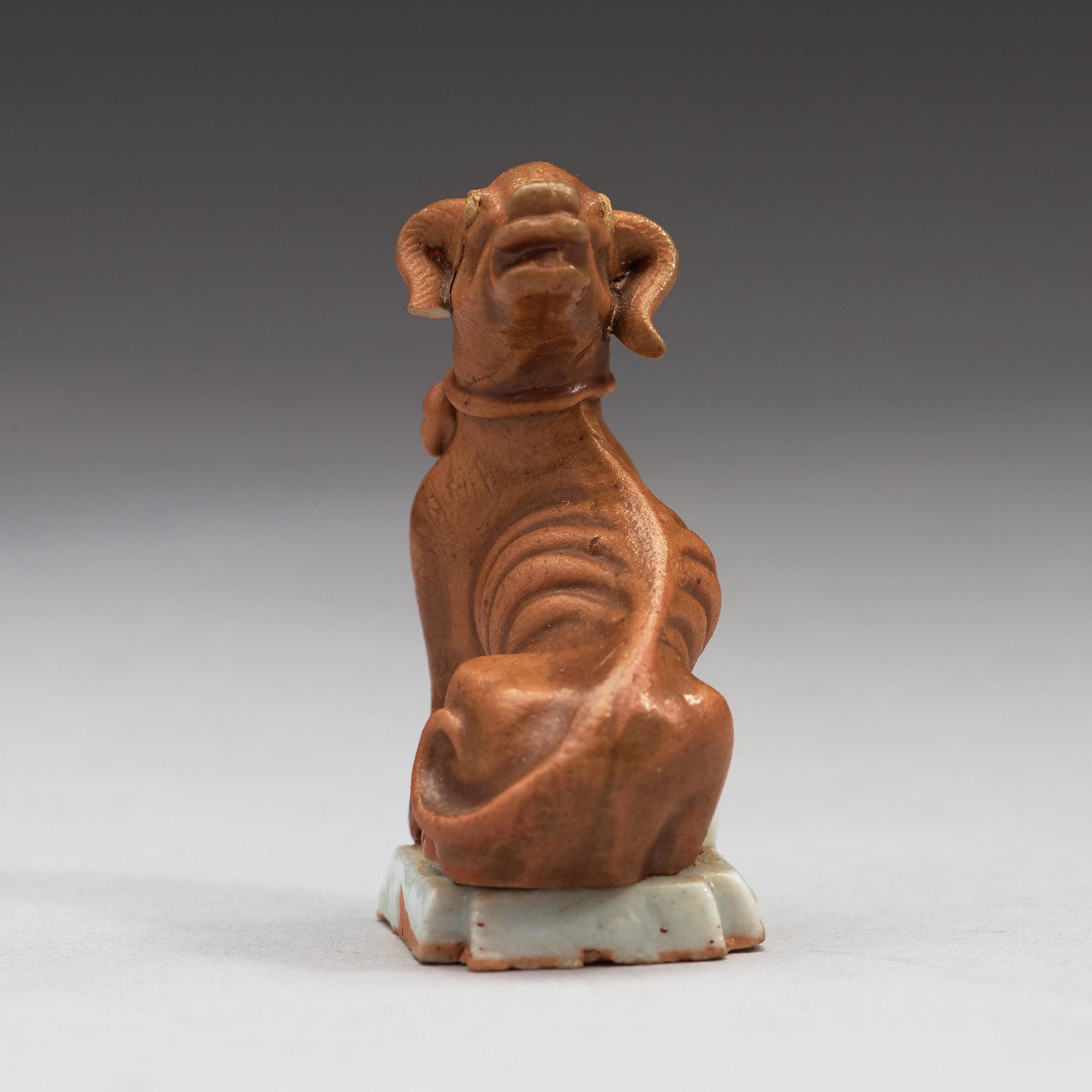 A small joss stick holder in the shape of a dog, Qing dynasty, Qianlong (1736-95).