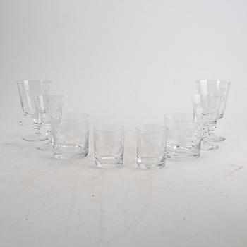 A mid 1900s 31 pcs glass service.