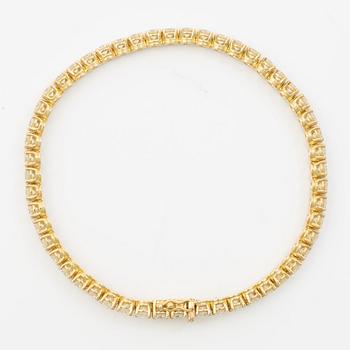 Tennis bracelet in 18K gold with round brilliant-cut diamonds.