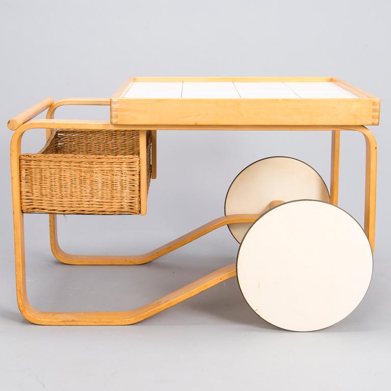 ALVAR AALTO, A 1960s '900' tea trolley for Artek, Finland.