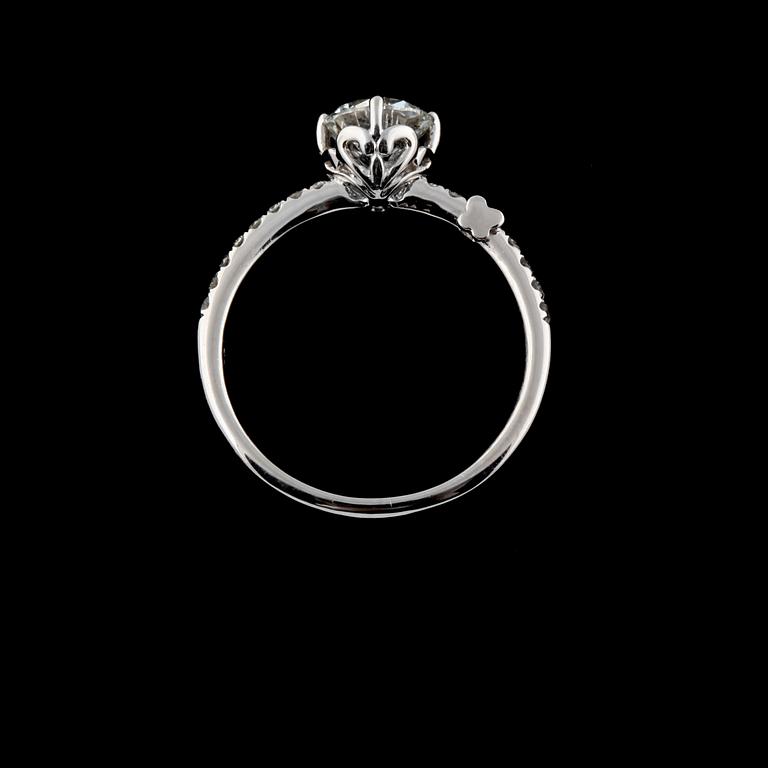RING, 18k vitguld med briljantslipade diamanter,1.15 ct. Vikt 2.8 g.