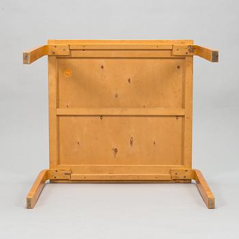 Alvar Aalto, a mid-20th century '85' table and four '60' stools for O.Y. Huonekalu-ja Rakennustyötehdas A.B.