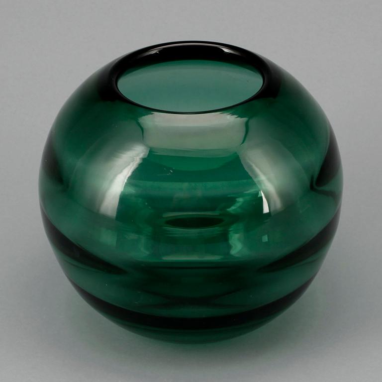 VAS, glas, Edward Hald, Orrefors, 1930, daterad och märkt HZ48 undertill.
