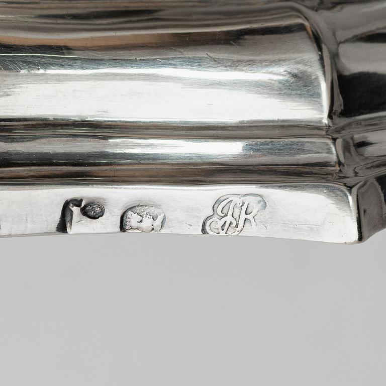 Jonas Thomasson Ronander, ljusstakar, ett par, silver, Stockholm 1754. Senbarock.