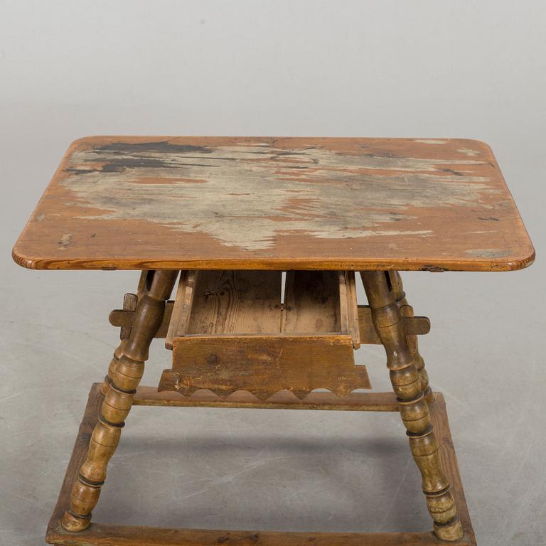 A WOODEN TABLE, 19/20th century.