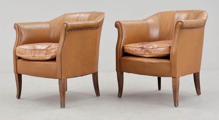 FÅTÖLJER, ett par, 1920-tal.