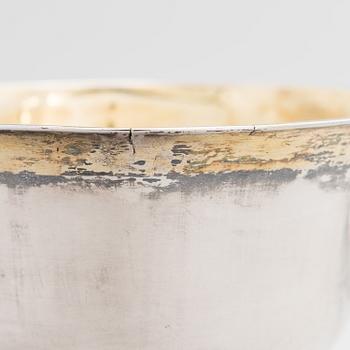 ISAAC SANDBECK, KASTIKEMALJA aluslautasella, hopeaa, Tukholma 1819.