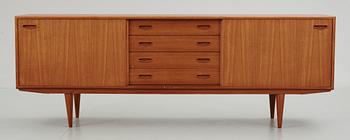 SIDEBOARD. Clausen & Son. Danmark. 1900-talets tredje kvartal.