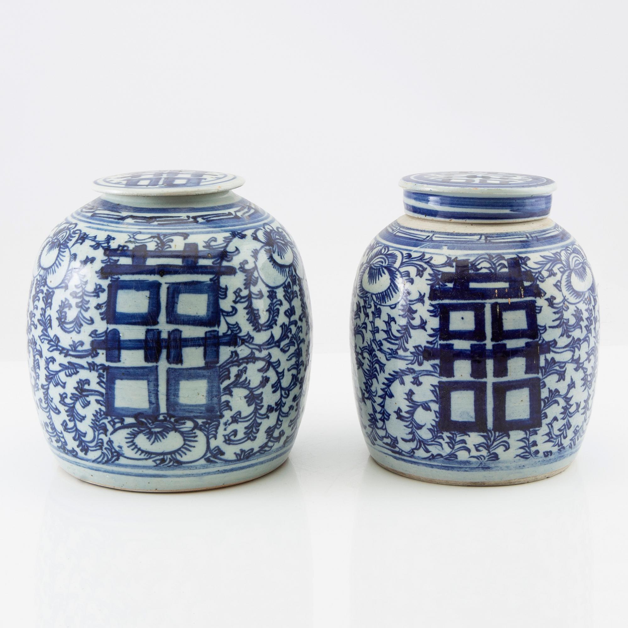 A set of two Chinese blue and white jars with covers, 20th century.