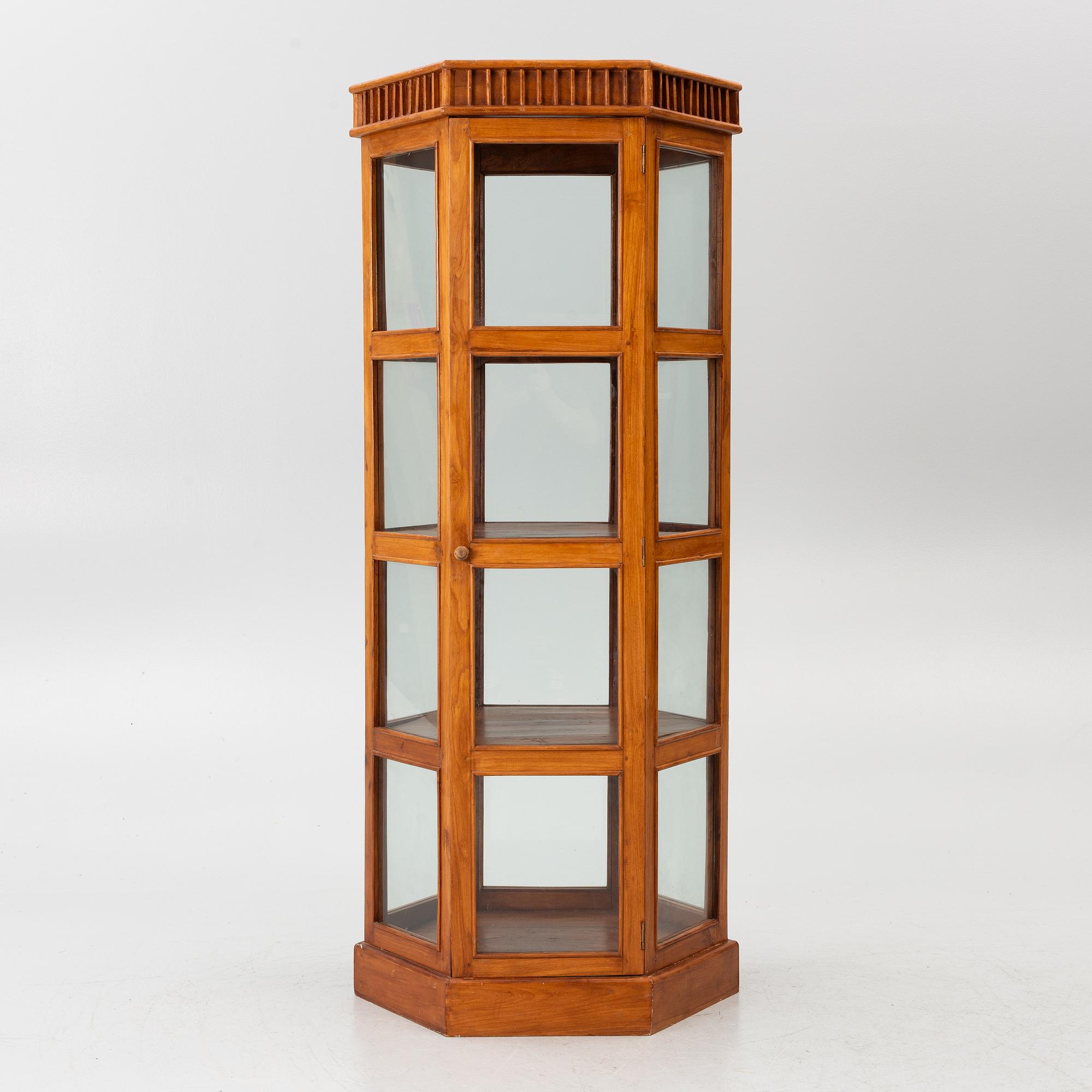Display cabinet, 20th century.