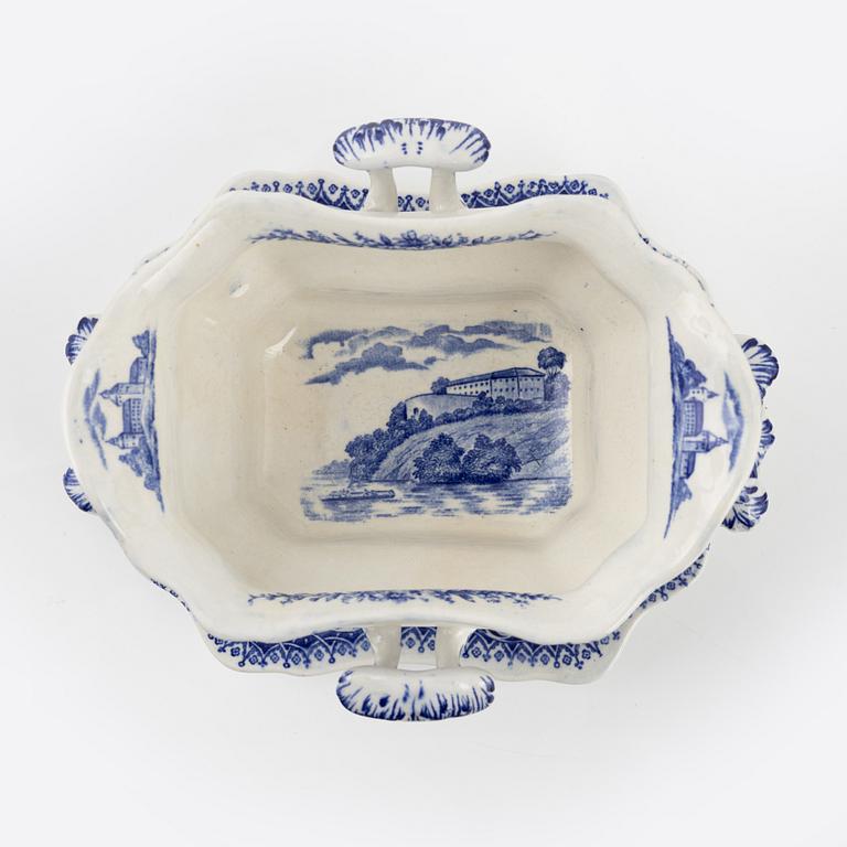 Rörstrand, a creamware dinner service, model 'Svenska Slott' (141 pieces).