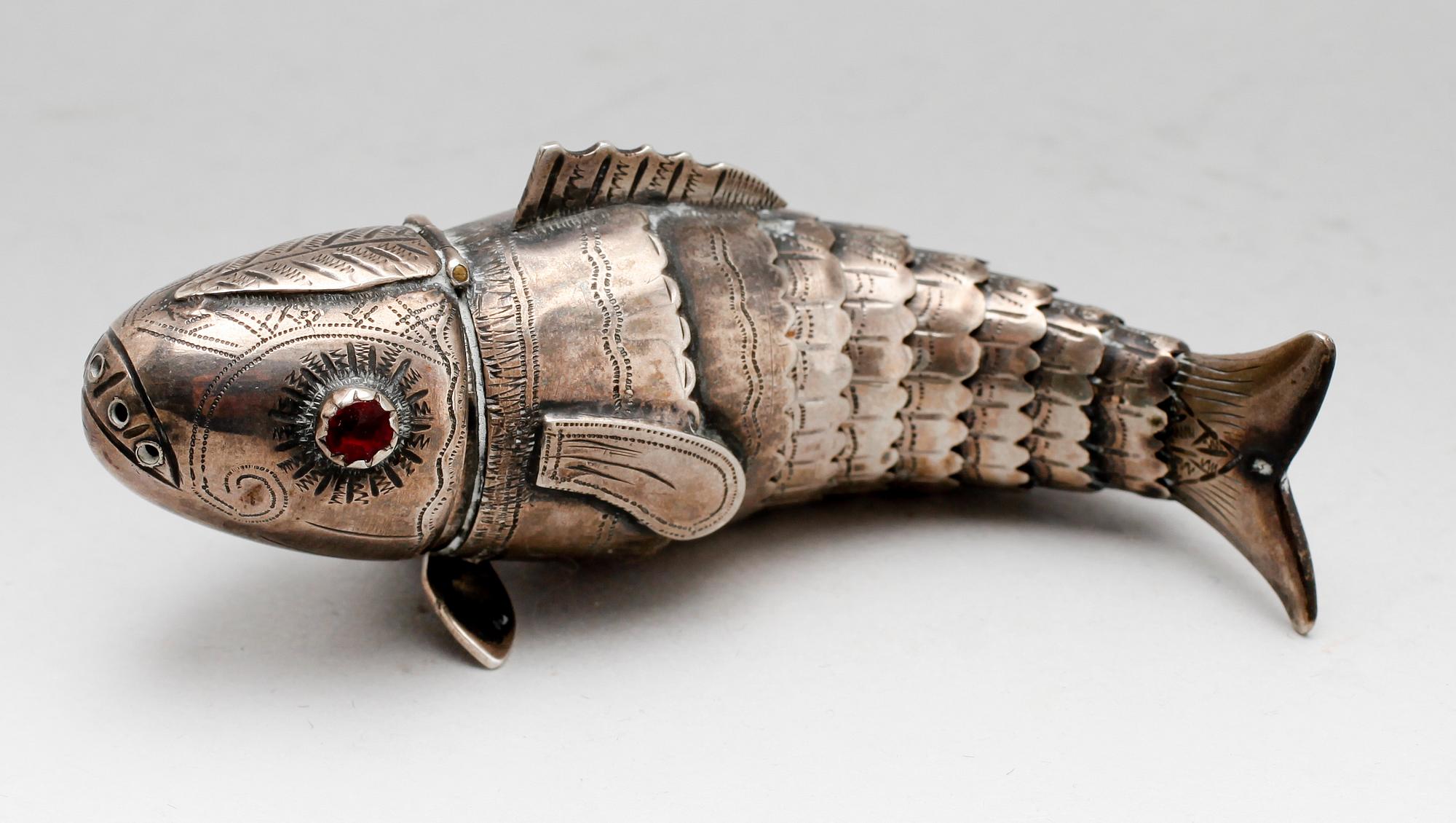 LUKTDOSA, silver. Vikt 24 g.