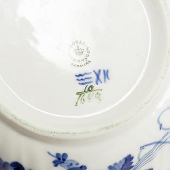 Royal Copenhagen, matservis, porslin, 38 delar, "Blå blomst", Danmark.