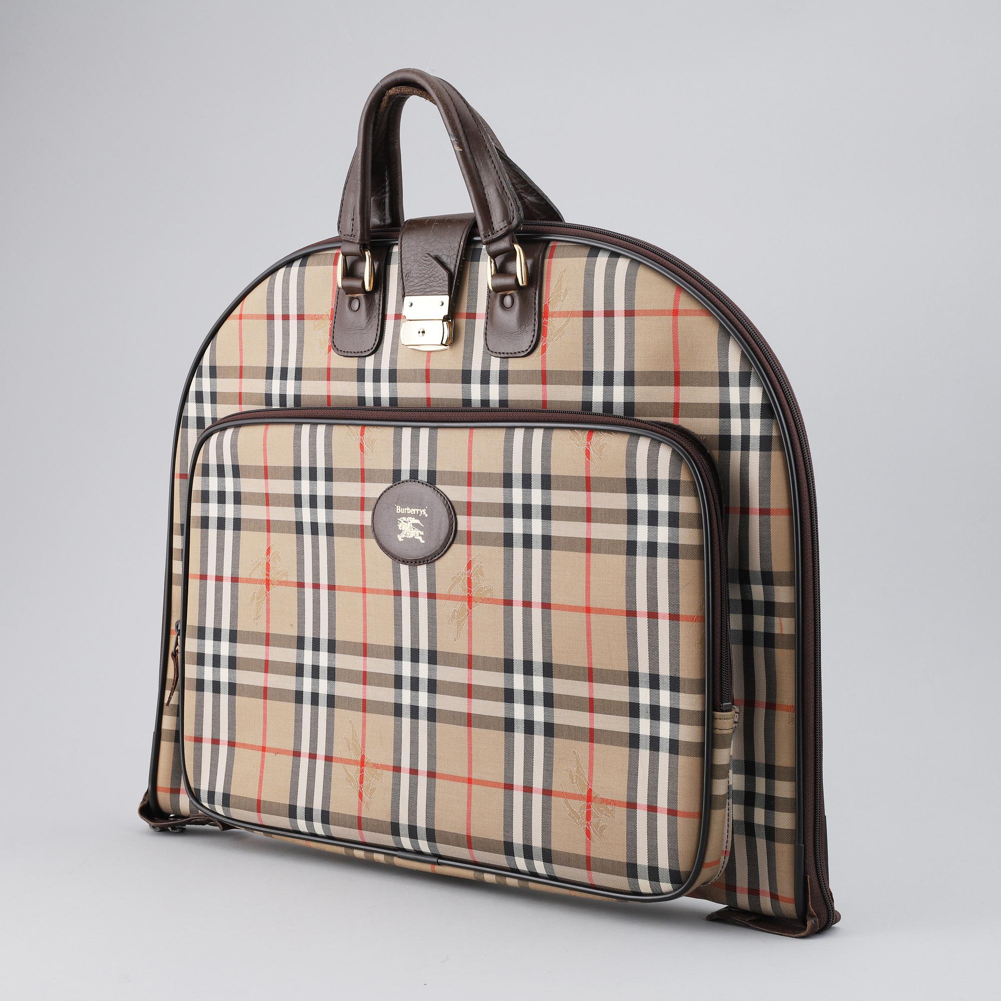 BURBERRY, resegarderob.