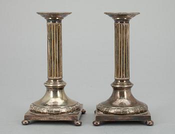 LJUSSTAKAR, ett par, nysilver, Carl Gustaf Hallberg, 1900-talets början, Stockholm, H 18,5.