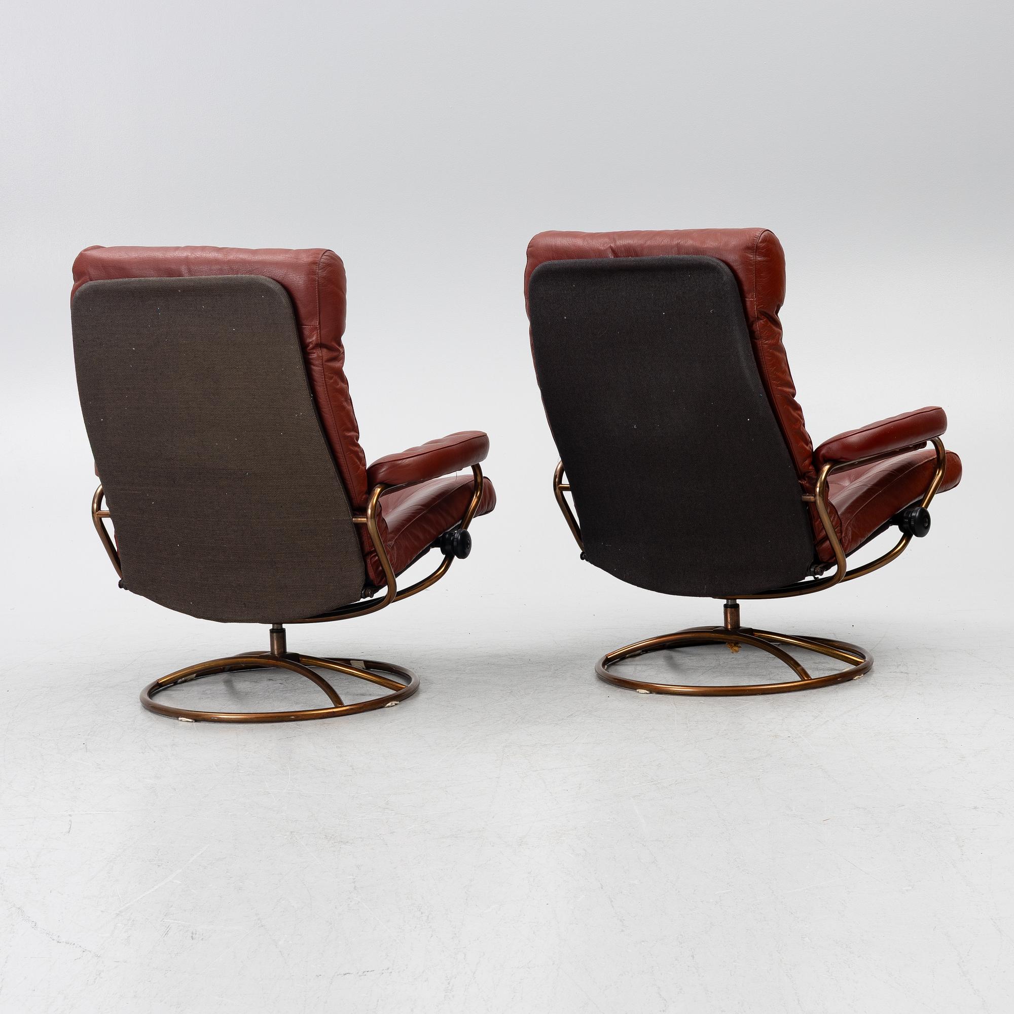 Fåtöljer, ett par, med fotpall, 1970-tal.