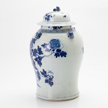 Lockurna, porslin, Kina, 1900-tal.