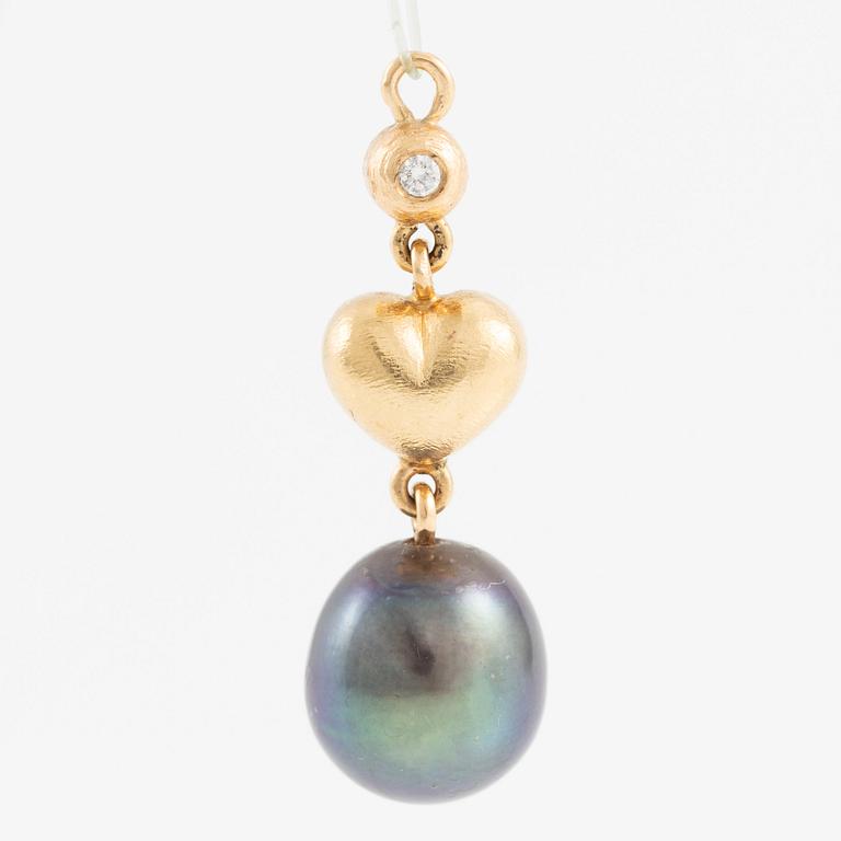 Ole Lynggaard, charm, "sweet drops", gold, brilliant-cut diamond and pearl.