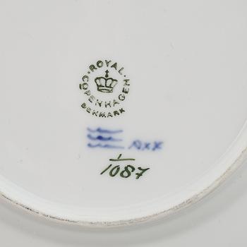 ROYAL COPENHAGEN, a 'Musselmalet' part porcelain coffee and tea service, Denmark (32 pieces).