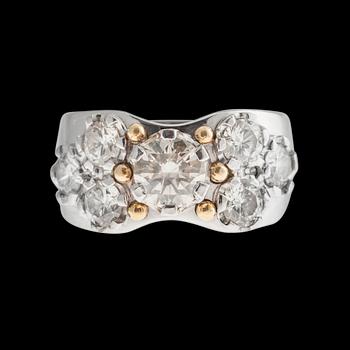 A RING, 14K white gold. Brilliant cut diamonds c. 2,6 ct. P. Aittala Jyväskylä 2001. Size 18. Weight 13,5 g.