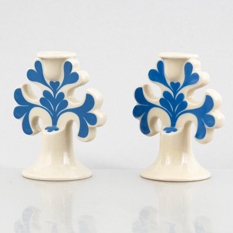 Lisa Larson, ljusstakar, 6 st, ljuslykta samt salt- och pepparströare, stengods och majolika, bl.a. Höganäs.