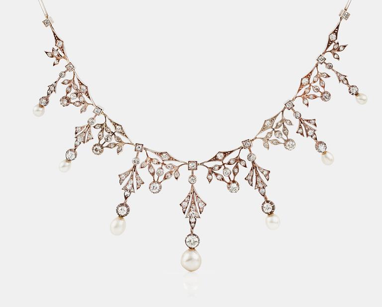 COLLIER med gammalslipade diamanter, ca 6.00 ct, och äkta pärlor.