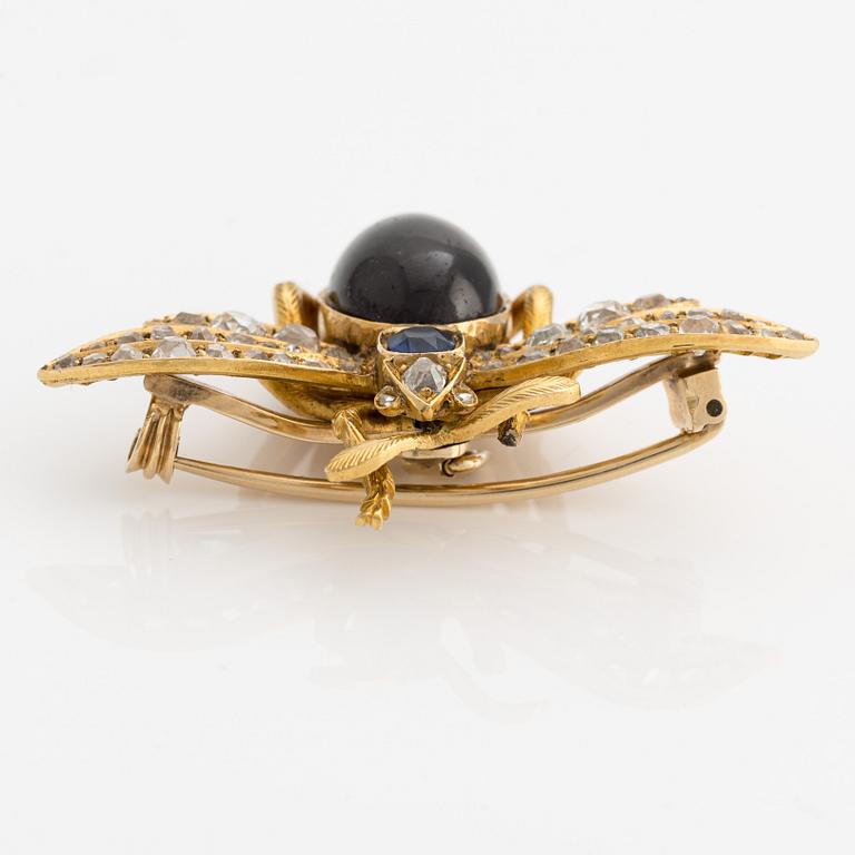 Brooch, beetle, gold with cabochon-cut garnet (carbuncle), sapphire, and old-cut diamonds, late 19th century.