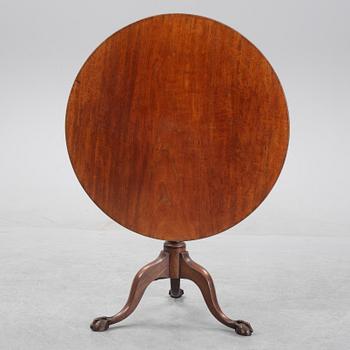 A mahogany folding table, England circa 1800.