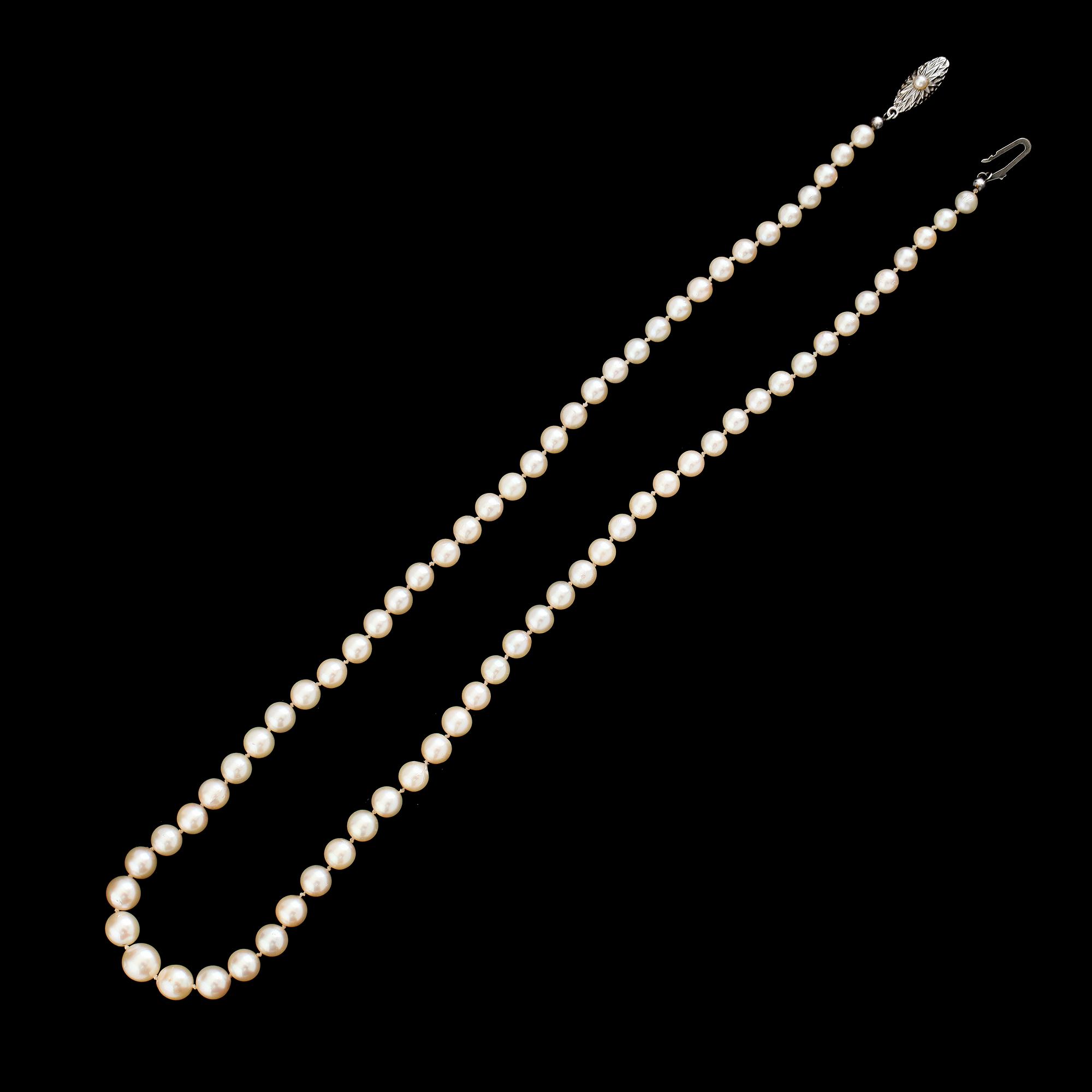 PÄRLCOLLIER, odlade sötvattenpärlor.