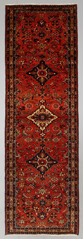 MATTA, Hamadan, ca 330 x 103 cm.