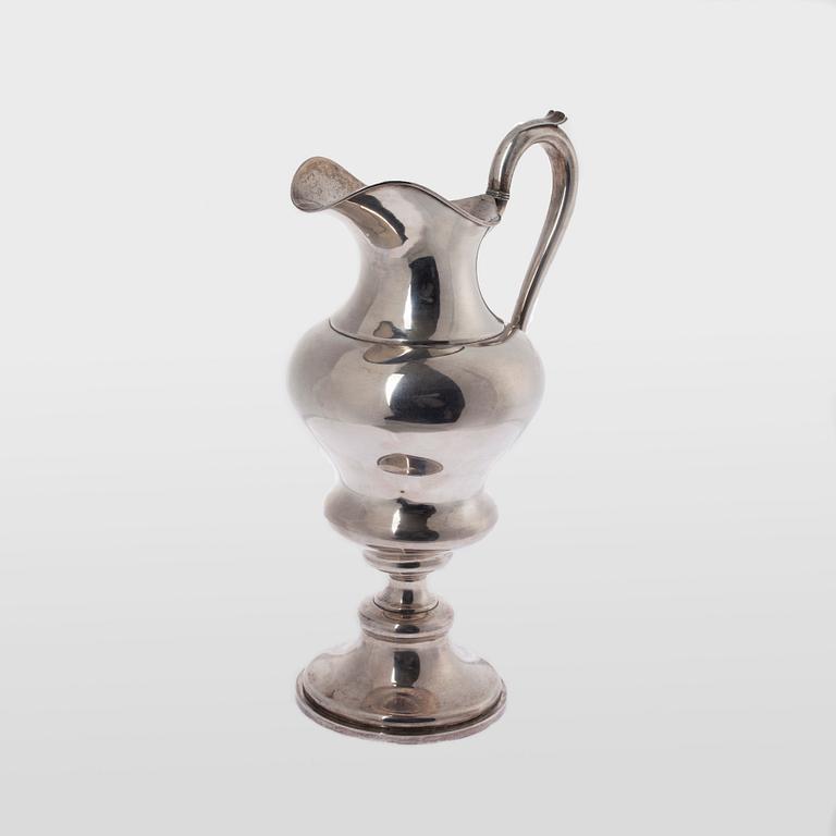 VINKANNA, silver, otydliga stämplar. Vikt 587 g.