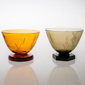 GÖRAN HONGELL Two 1930s Glass Bowls.
