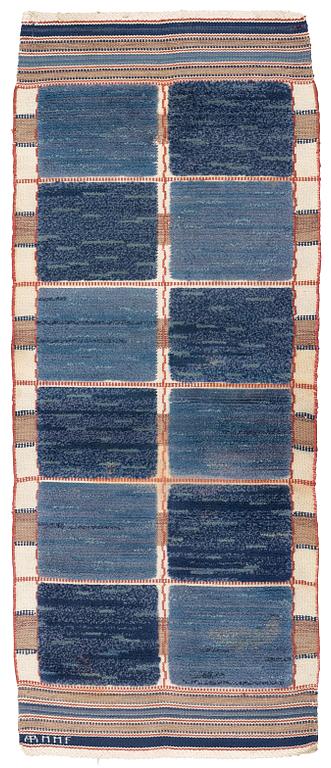 CARPET. "Rutig blå halvflossa". Knotted pile in relief. 197 x 81 cm. Signed AB MMF.