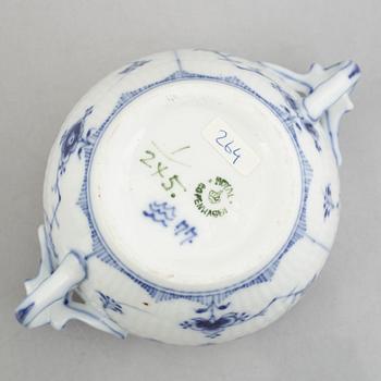 A tureen with cover and three sugar boxes with covers, "Blue Fluted"/"Musselmalet", Royal Copenhagen.